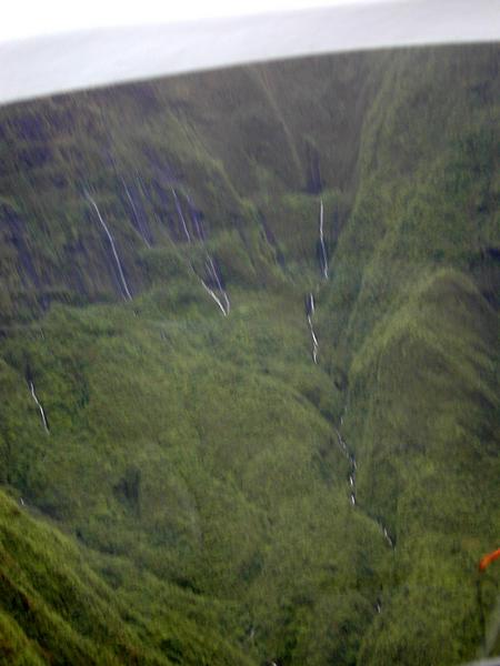 Kahakuloa valley the cliffs