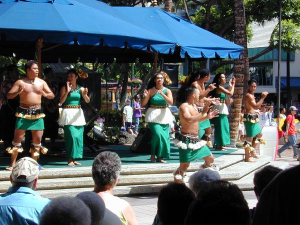 Hula show in honolulu