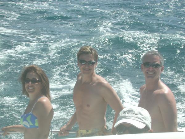 The pretty trio with sunglasses
