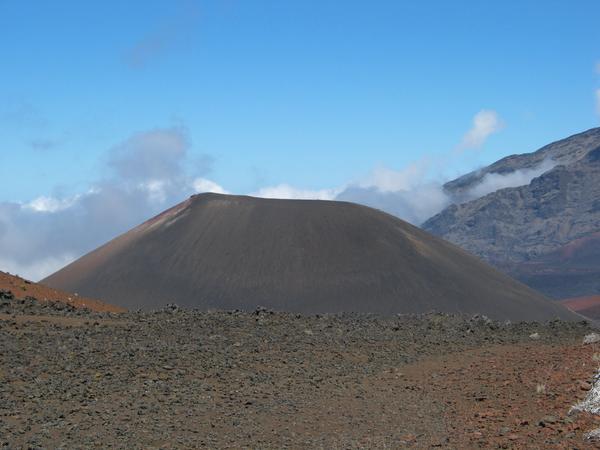 13 39 getting close to puu maui, the largest cone