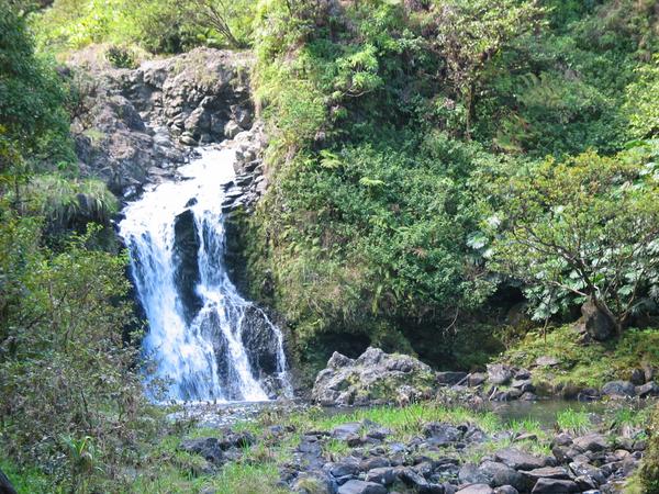 Wailuaiki upper falls cascading