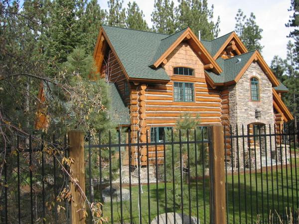 Cottage on frontage road (2)