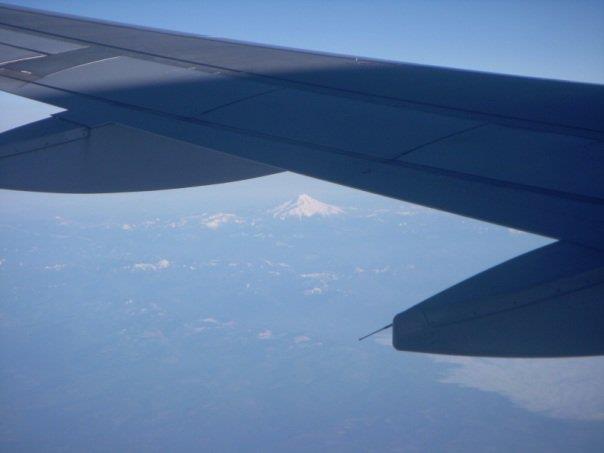 Mt jefferson and the plane wing 20121216 1940491182