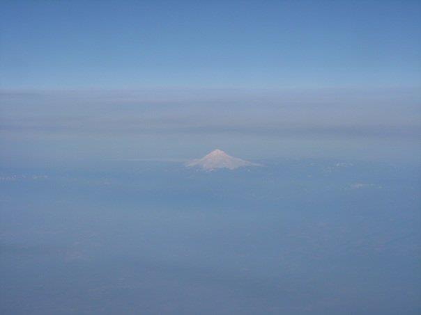 Mt jefferson from the plane 20121216 1349475458