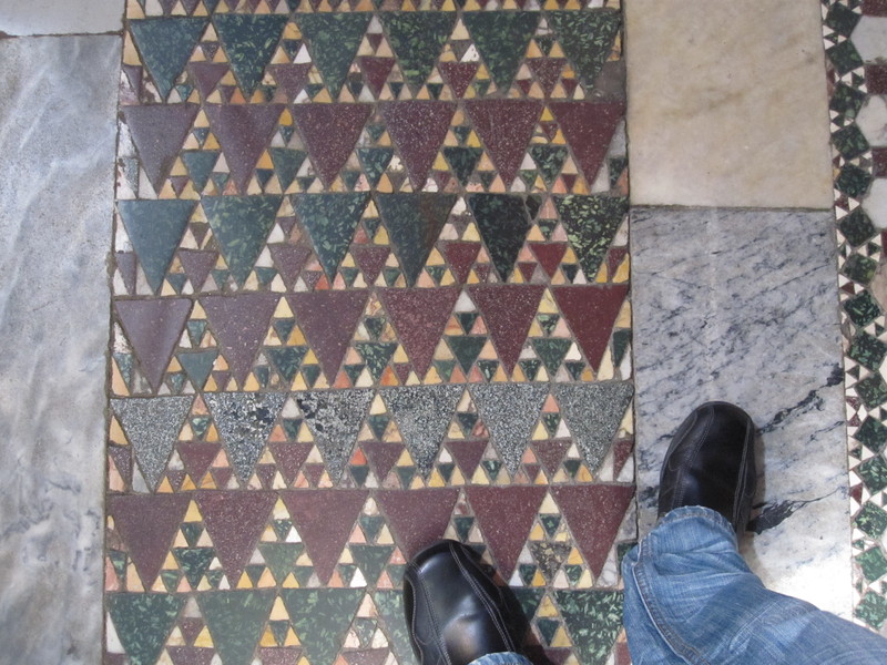 23 cosmatesque pavement in santa maria in cosmedin 20121211 1939730449