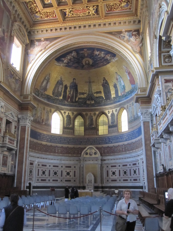 47 sgl apse with papal throne 20121211 1052691193