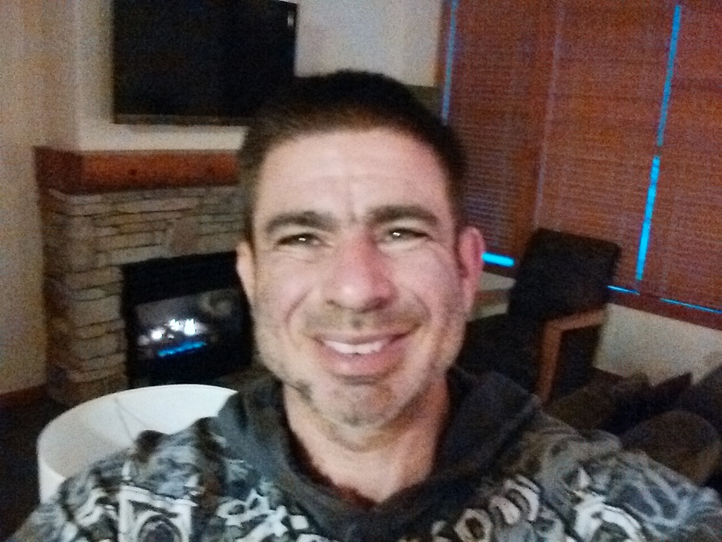 2014 02 08 064734 dork in hotel room with fireplace 20140213 1321206305