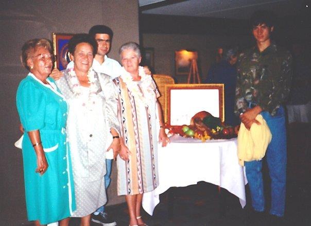 Our trip to hawaii in 1992 both my aunts got lei d 20130207 1548411541