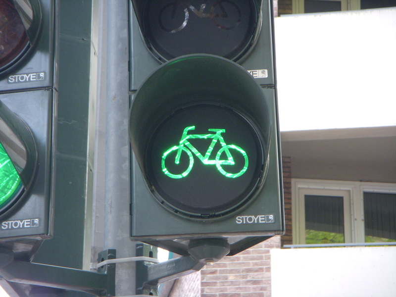 Bicycle street light 20121212 1042094276