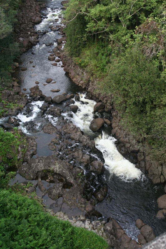Umauma stream under the bridge