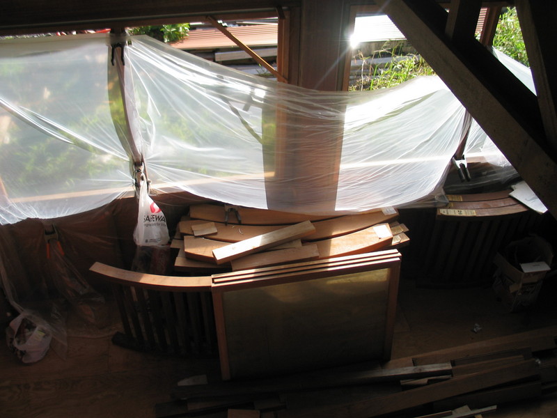 The noisily flapping plastic pane