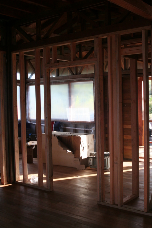 Wall to the hilo bedroom