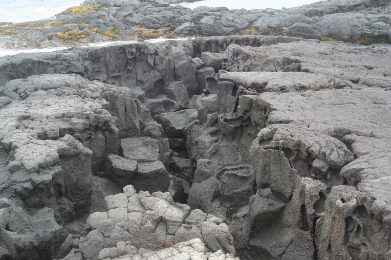 Pahoehoe splitting