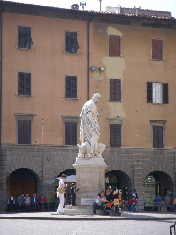 Grosseto statue in piazza dante